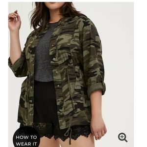 NWT camo drawstring anorak